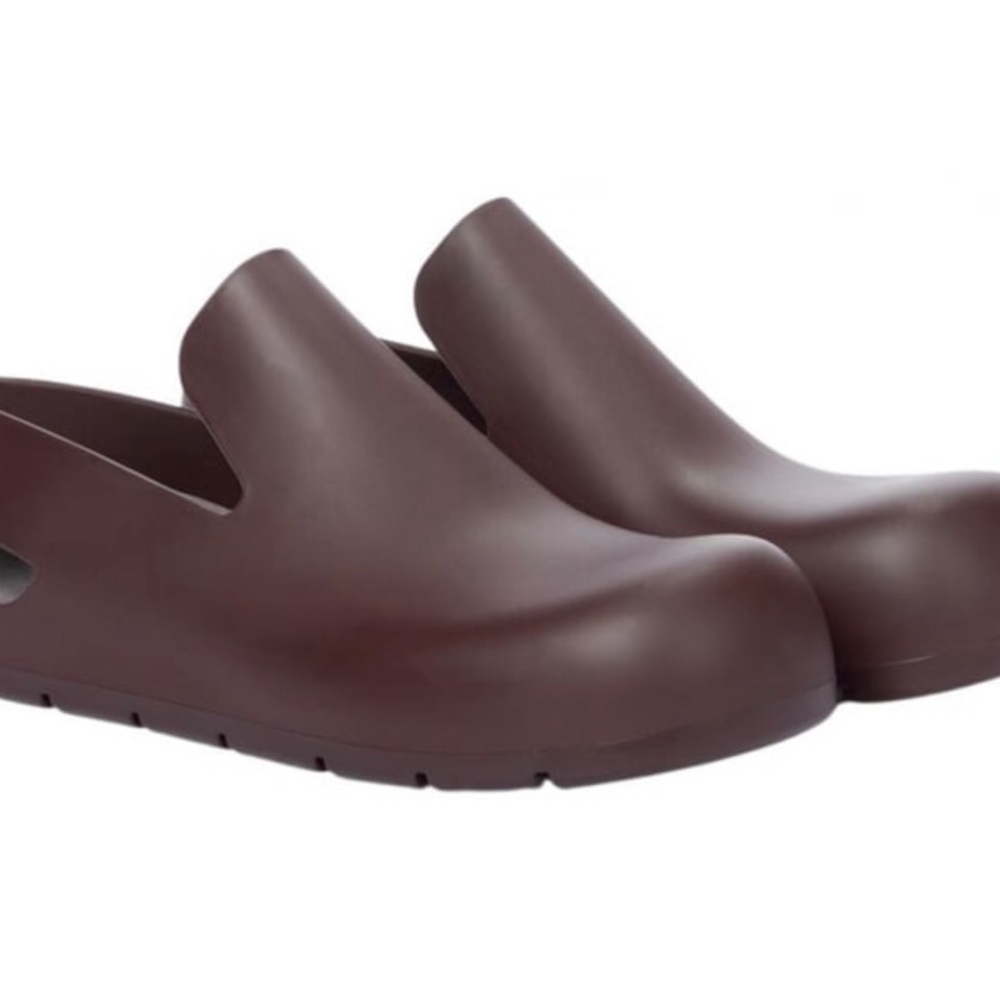 BOTTEGA VENETA
Puddle Slingback Sandals